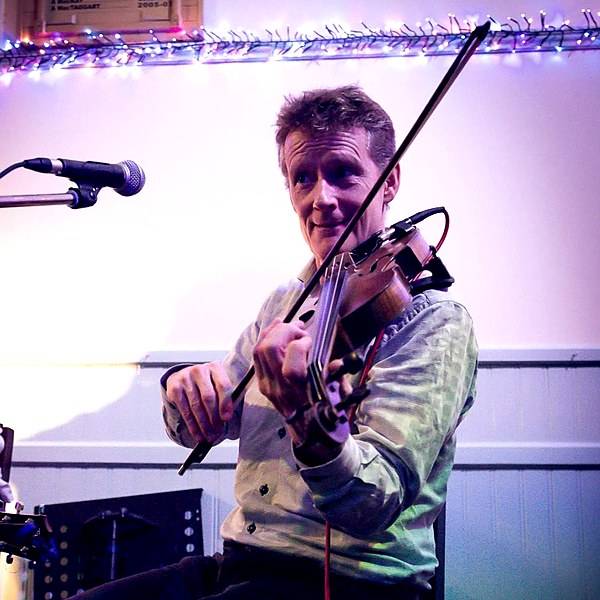 Alistair Davidson playing fiddle