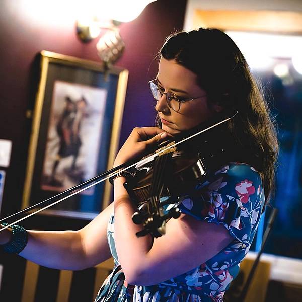 Emily Goan playing fiddle